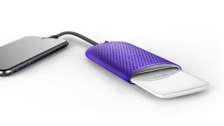 ... ricarica il vostro smartphone utilizzando solo acqua salata e ossigeno