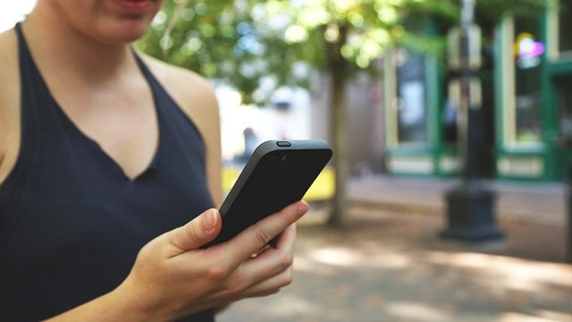 India, sugli smartphone un tasto antipanico per la sicurezza delle donne