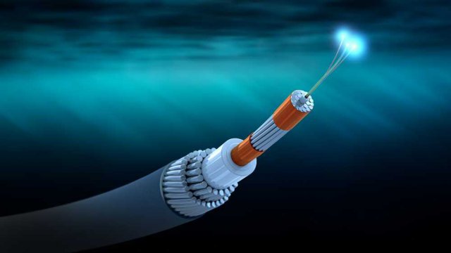 Cavo di fibra ottica sottomarino