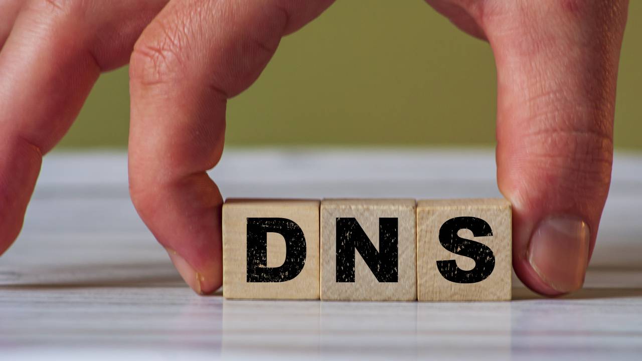 DNS