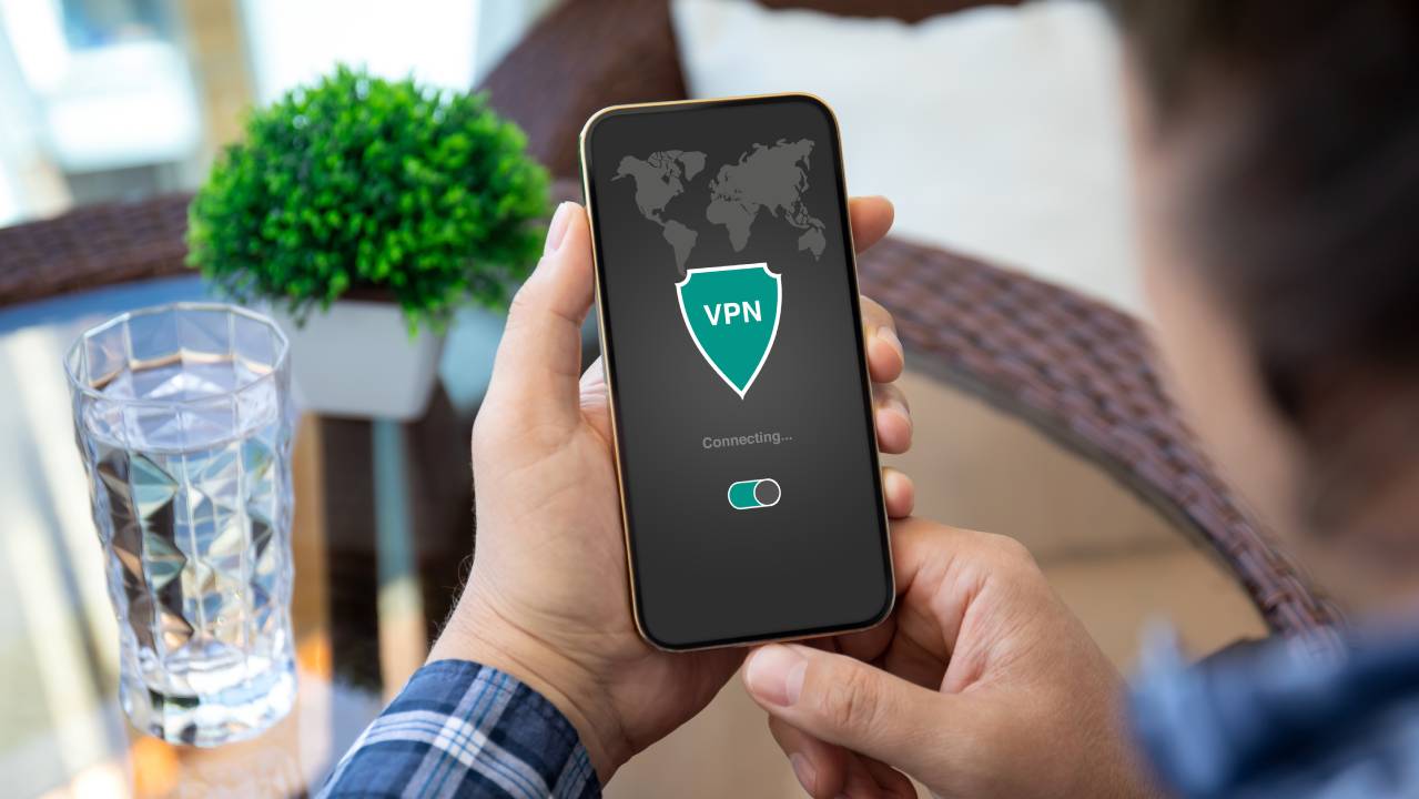 schermata cellulare con logo VPN