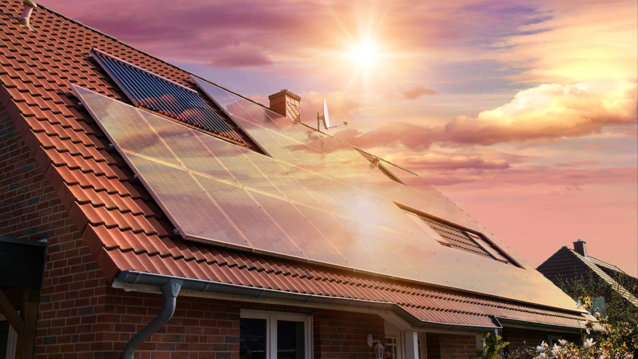 Pannelli solari e pannelli fotovoltaici, differenze e pro e contro -  FASTWEBPLUS
